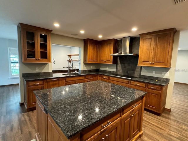 5033 VIVIENDA WAY 19, Sarasota, FL 34235