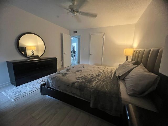117 Lehane Terrace 210, North Palm Beach, FL 33408