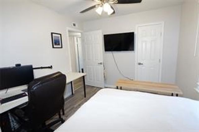 7021 Greenview Circle N, Fort Worth, TX 76120