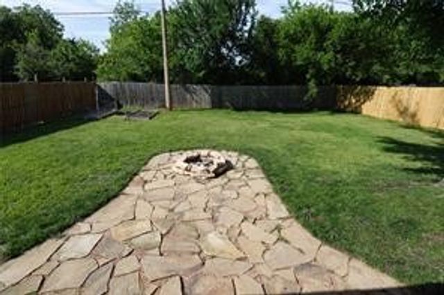 7021 Greenview Circle N, Fort Worth, TX 76120