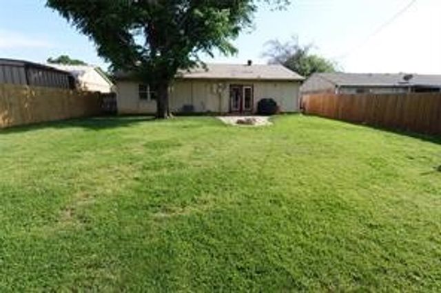7021 Greenview Circle N, Fort Worth, TX 76120