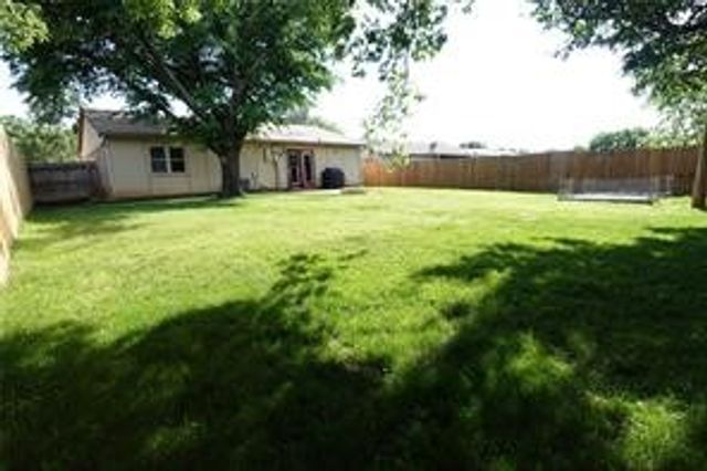 7021 Greenview Circle N, Fort Worth, TX 76120