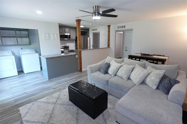 7021 Greenview Circle N, Fort Worth, TX 76120
