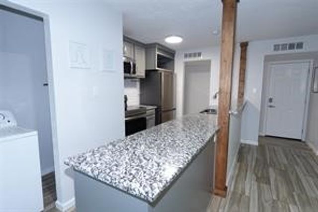 7021 Greenview Circle N, Fort Worth, TX 76120