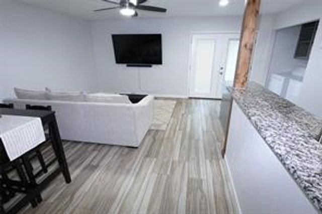 7021 Greenview Circle N, Fort Worth, TX 76120