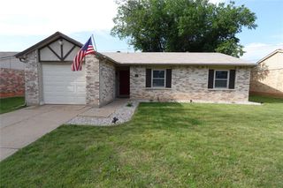 7021 Greenview Circle N, Fort Worth, TX 76120