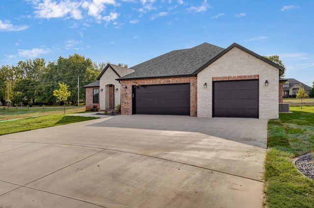 2199 N Silver Charm Avenue, Springfield, MO 65802