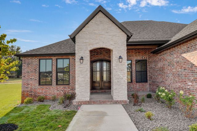 2199 N Silver Charm Avenue, Springfield, MO 65802