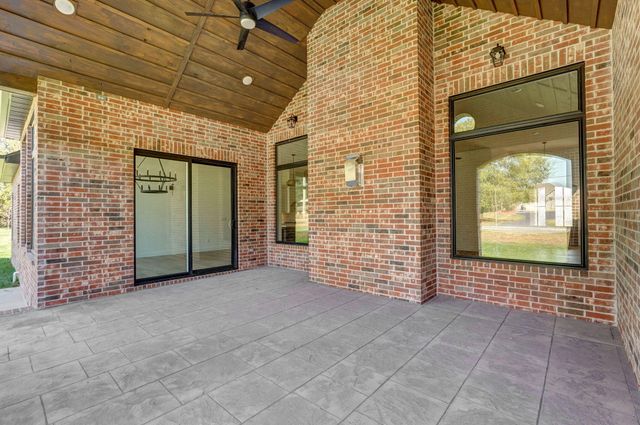 2199 N Silver Charm Avenue, Springfield, MO 65802