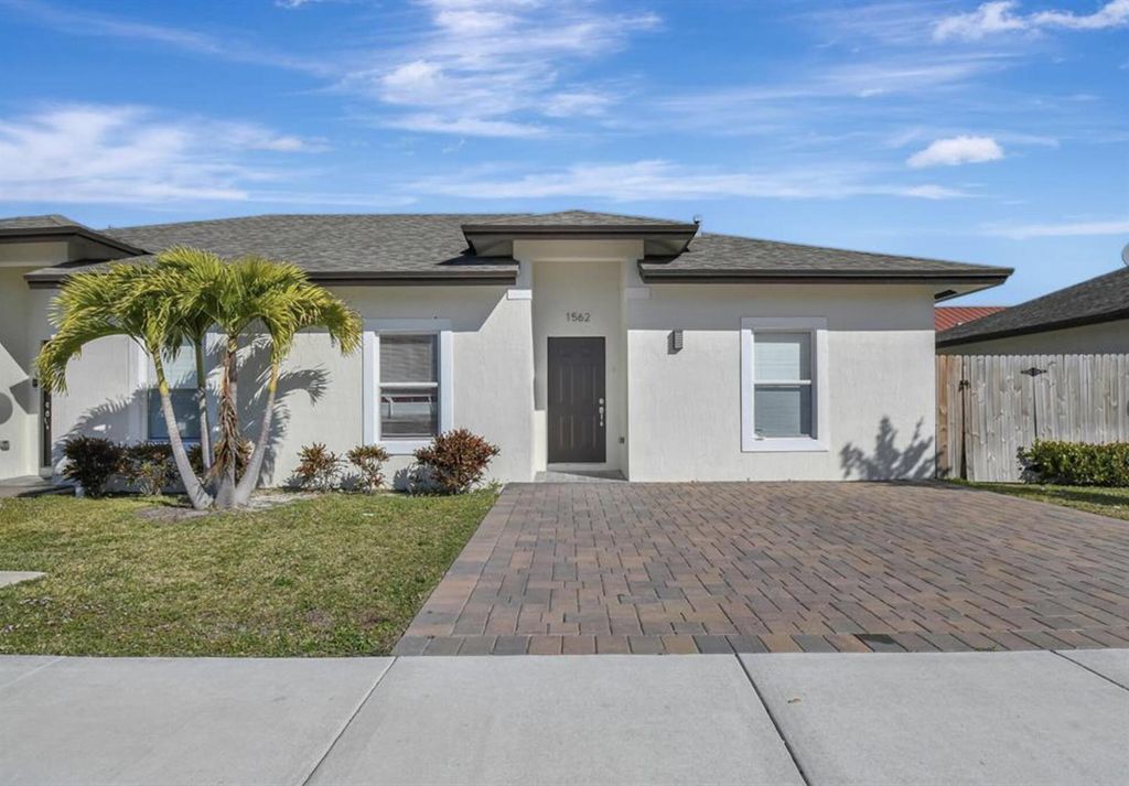 1562 W 26th Court, Riviera Beach, FL 33404