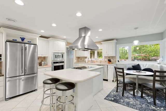 18150 Honeysuckle Lane, Wayzata, MN 55391