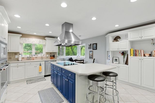 18150 Honeysuckle Lane, Wayzata, MN 55391