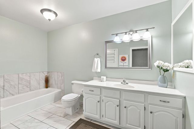 990 Ticonderoga Trail, Eagan, MN 55123
