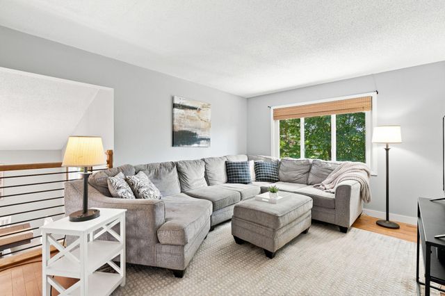 990 Ticonderoga Trail, Eagan, MN 55123