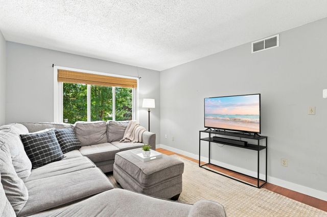 990 Ticonderoga Trail, Eagan, MN 55123