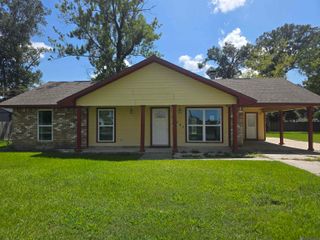 10267 Lake Park Ave, Gonzales, LA 70737