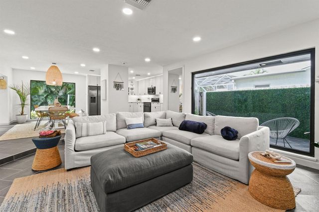 630 NE 15th Place, Boynton Beach, FL 33435