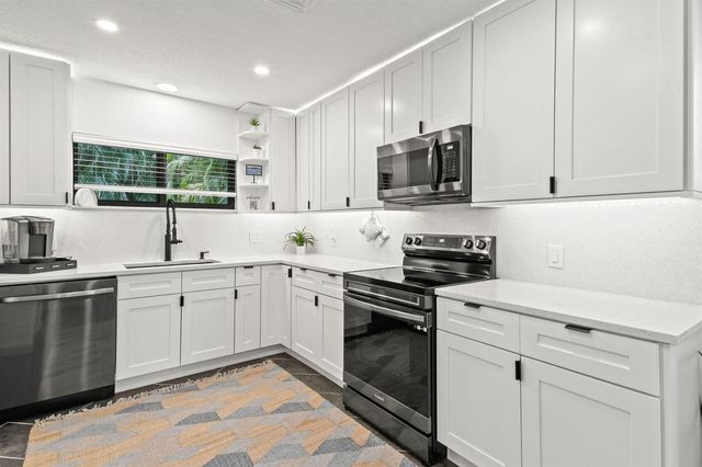630 NE 15th Place, Boynton Beach, FL 33435