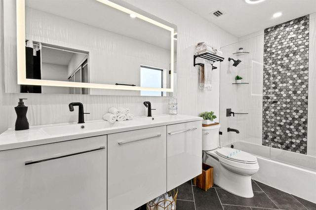 630 NE 15th Place, Boynton Beach, FL 33435
