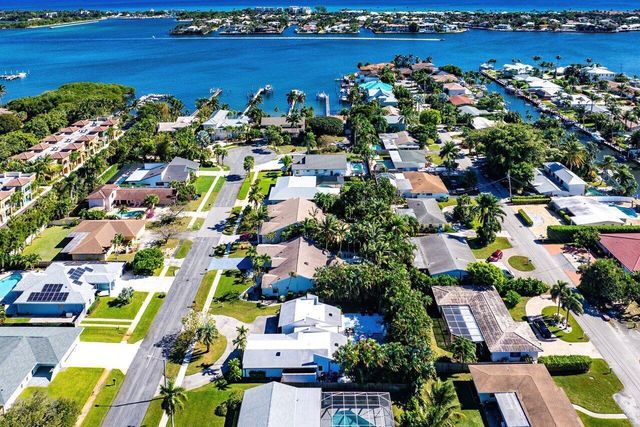 630 NE 15th Place, Boynton Beach, FL 33435