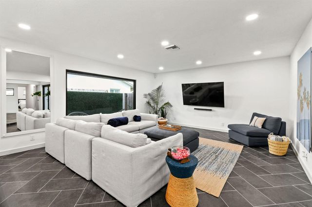 630 NE 15th Place, Boynton Beach, FL 33435
