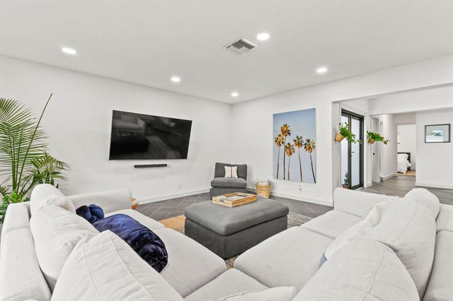 630 NE 15th Place, Boynton Beach, FL 33435