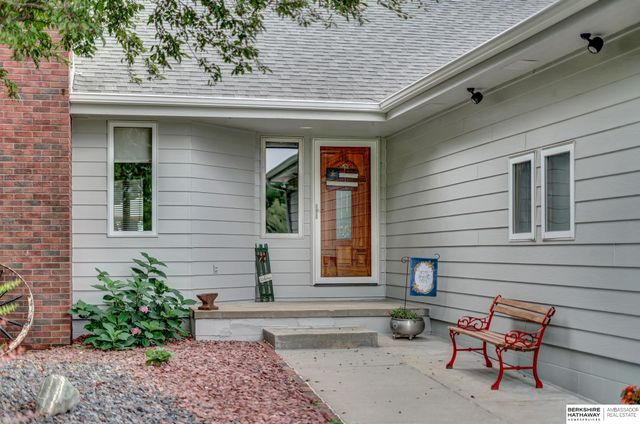 19425 Hilltop Drive, Gretna, NE 68028