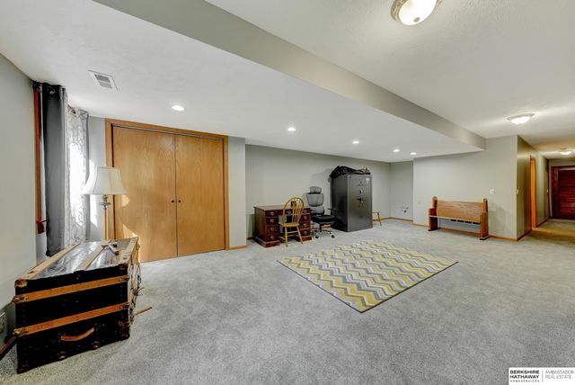 19425 Hilltop Drive, Gretna, NE 68028