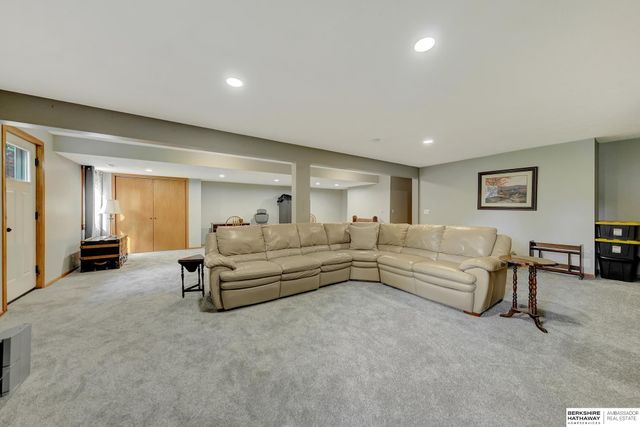 19425 Hilltop Drive, Gretna, NE 68028