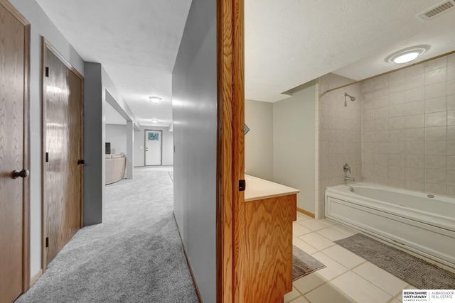 19425 Hilltop Drive, Gretna, NE 68028