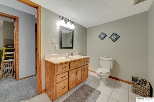 19425 Hilltop Drive, Gretna, NE 68028
