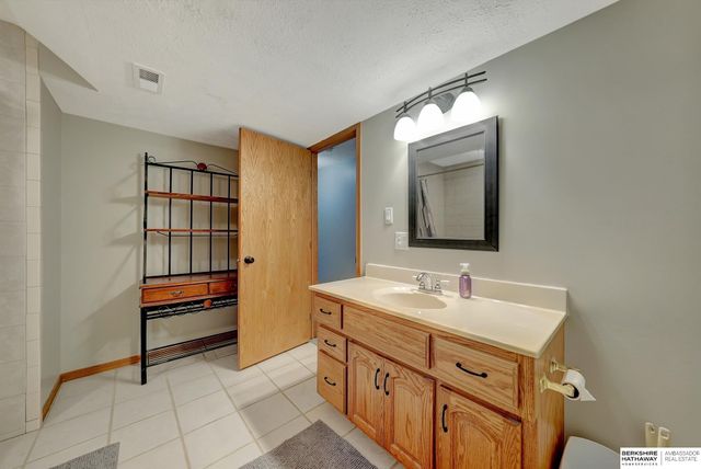 19425 Hilltop Drive, Gretna, NE 68028