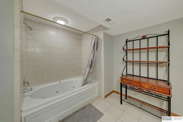 19425 Hilltop Drive, Gretna, NE 68028