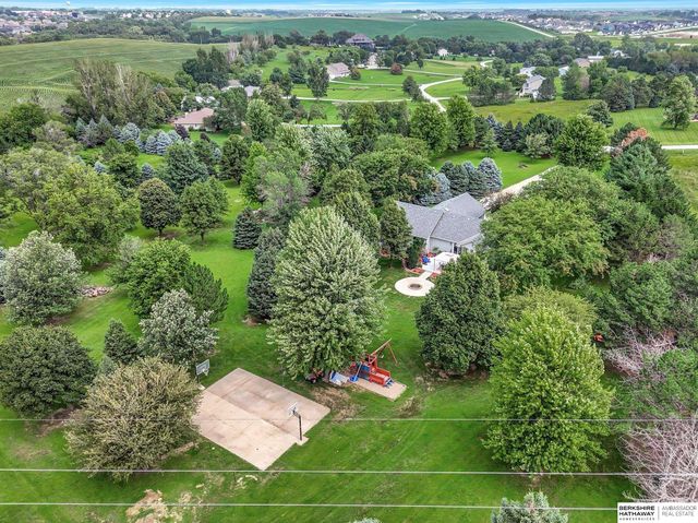 19425 Hilltop Drive, Gretna, NE 68028