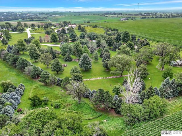 19425 Hilltop Drive, Gretna, NE 68028
