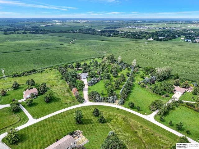 19425 Hilltop Drive, Gretna, NE 68028