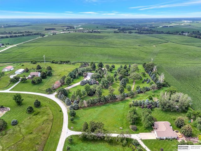 19425 Hilltop Drive, Gretna, NE 68028