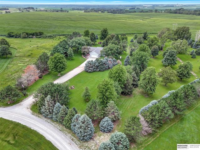 19425 Hilltop Drive, Gretna, NE 68028