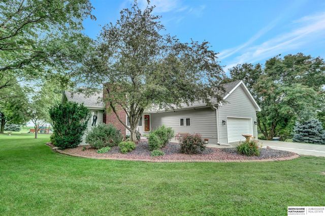 19425 Hilltop Drive, Gretna, NE 68028