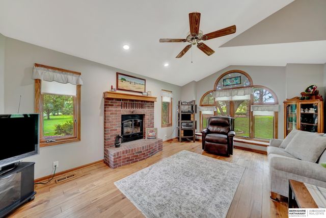 19425 Hilltop Drive, Gretna, NE 68028
