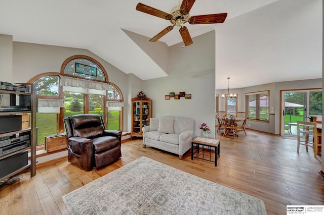 19425 Hilltop Drive, Gretna, NE 68028
