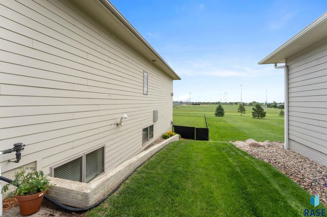 3904 S Harmony Dr Drive, Sioux Falls, SD 57110