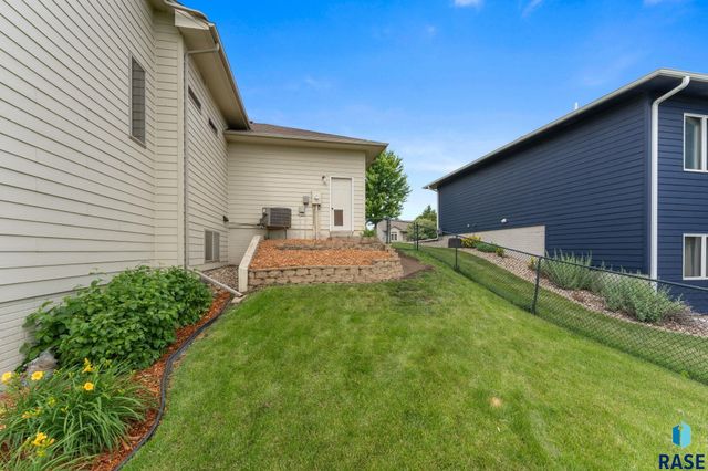 3904 S Harmony Dr Drive, Sioux Falls, SD 57110