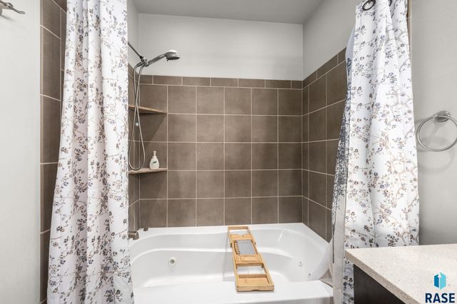 3904 S Harmony Dr Drive, Sioux Falls, SD 57110