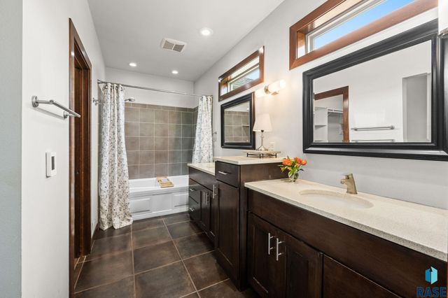 3904 S Harmony Dr Drive, Sioux Falls, SD 57110