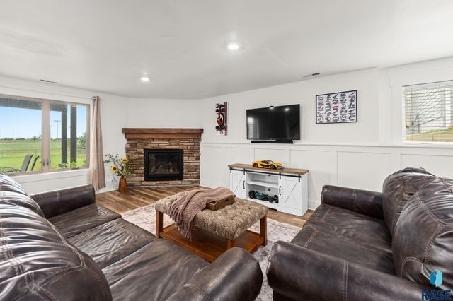 3904 S Harmony Dr Drive, Sioux Falls, SD 57110
