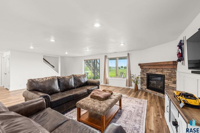 3904 S Harmony Dr Drive, Sioux Falls, SD 57110