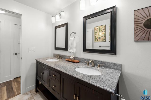 3904 S Harmony Dr Drive, Sioux Falls, SD 57110