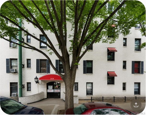 21-28 35 3G, Astoria, NY 11105