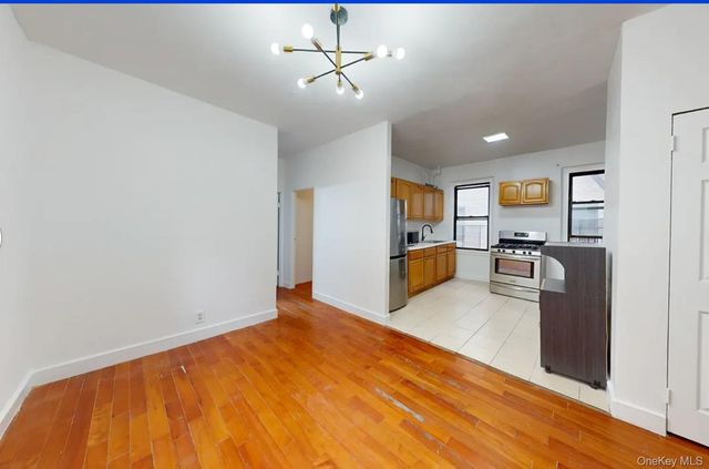 21-28 35 3G, Astoria, NY 11105